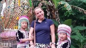 소녀들과 사진촬영 후 사라진 손목시계, 설마 애들이?