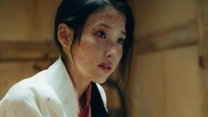 ‘달의 연인’ 이지은 스틸컷 공개, ‘황태자 시해사건’ 범인으로 몰려 처참한 모습