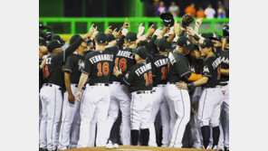 마이애미 말린스, ‘16번 호세 페르난데스’ 유니폼 입고 경기+애도 “늘 우리 곁에…”