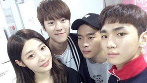 ‘혼술남녀’ 정채연, 공명-김동영-키 사이에서 꽃미모 발산 ‘공시생 4인방’