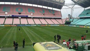 [현장 리포트] 폭염에 망가진 잔디…빅매치 ‘옥에 티’