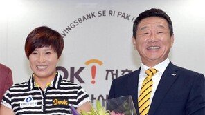 “골프 꿈나무 위해” 선수들 사랑의 티샷