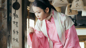 사극은 글쎄…아이유 수난시대