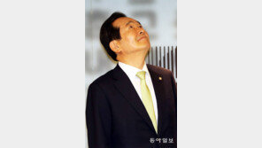 사퇴 거부하는 정세균 의장 “유감 표명할 일 없다”