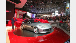 ‘610마력 V8 터보의 위력’ 페라리 GTC4루쏘 T 파리모터쇼 공개