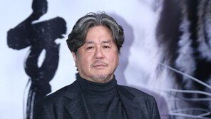 최민식, 시장에서 재벌까지…잇단 실험