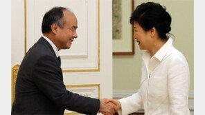 손정의 “한국에 10년내 5조 투자”