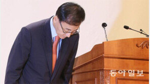 두달만에… 또 고개숙인 검찰총장