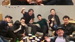 ‘아수라’ 100만 돌파…정우성·황정민·주지훈 화기애애~“열연 이어 얼굴도 열일”