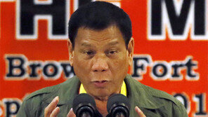 두테르테, 마약과의 전쟁을 나치학살에 비유… 국제여론 뭇매