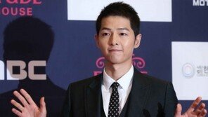 ‘APAN 대상 수상’ 송중기 “너무 큰 상 받아 당황…‘태후’ 만나 행복했다”