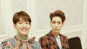 컴백 샤이니 1 of 1…온유·종현, 복고 의상입고 “괜춘”