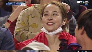 [월드컵 최종예선]남편 응원 한혜진 ”파도타기 박자 늘 놓치는 1인”