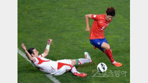 이란 성직자 “추모일에 기뻐하느니 차라리 한국에 져라”