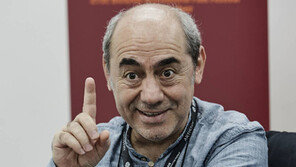 [단독]카말 타브리지 감독 “유머는 사람들 사이 잇는 행복의 언어”