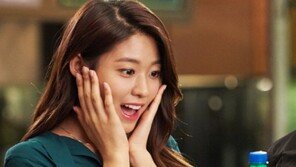 [화보]돌직구녀→케미엔젤…설현의 ‘맛있는 표정’ 대공개