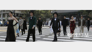 환구단 횡단보도 패션쇼