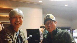 ‘음악캠프’ 배철수-유해진, ‘훈훈한’ 투샷…공손한 ‘배꼽 악수’ 유해진