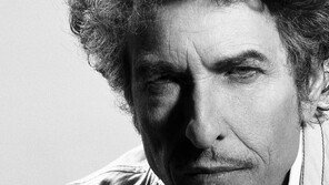 [속보]‘노래하는 시인’ 밥 딜런, 노벨문학상 수상 “위대한 美 음악 내에 새로운 시적 표현 창조”