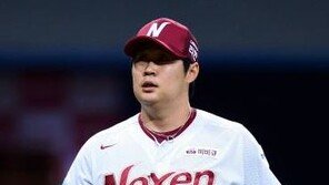 ‘준PO 3차전’ 넥센 이보근, 밀어내기 볼넷 허용…LG, 8회 4-1로 앞서
