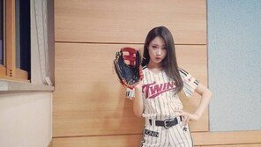 경리, 핫팬츠 유니폼 입고 시구…“LG트윈스 경리 시구했어요♡”