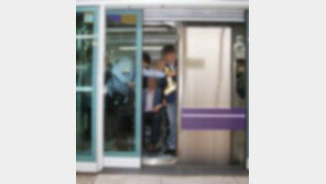 ‘승객 끼었다’ 신고 받고도 출발한 이유는?…5호선 김포공항역 사고 경위