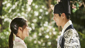 [연예 뉴스 스테이션] 방심위, ‘구르미’ 김유정-박보검 키스신 권고 조치