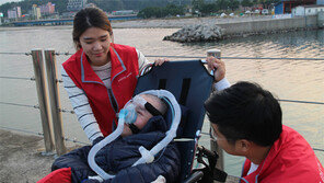 “굳어가는 몸 이끌고 떠난 여행…고맙습니다”