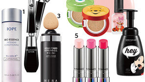 한여름에도 놓칠 수 없는 파우더룸 뷰티 잇 템