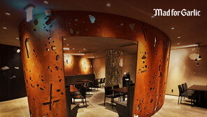 ‘빛을 주제로 한 감각적인 인테리어’ 매드포갈릭 잠원점 오픈