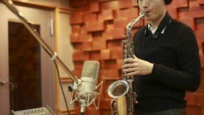 [스마트 컨슈머]색소폰 연주자들을 위한 반주기 