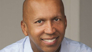 [책의 향기]피부색-가난이 죄가 되는 法에 맞서다