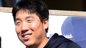 ‘깜짝 방문’ 김현수, 2년 연속 두산과 함께 한 KS