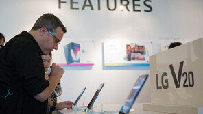 세계 첫 전후면 광각카메라 ‘V20’, 미·캐나다에 출시