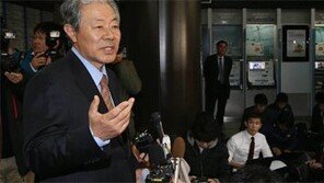 최순실, 마중나온 남성4명 호위받아… 16분만에 공항 빠져나가