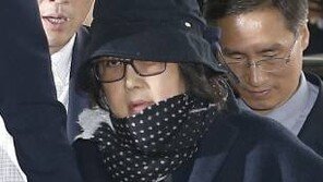 최순실, 프라다 신발에 토즈가방…“검찰에 패션쇼 하러 왔나?”