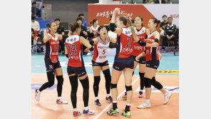 외국인선수 싸움 완승, KGC인삼공사 첫 승