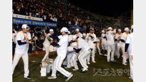 ‘20억원+10억원’ 두산, 우승 돈방석 앉는다