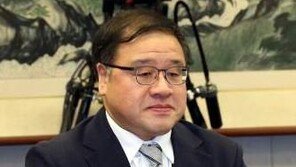 ‘강제모금 의혹’ 안종범 전 수석 긴급체포…검찰, 최순실 구속영장 청구