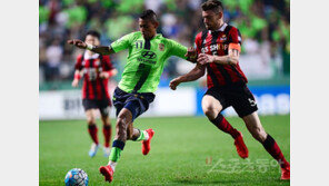 최강희 감독 “2위팀엔 불패”…황선홍 감독 “하늘이 준 기회”