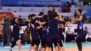 최홍석 날았다, 우리카드 삼성화재전 18연패 끝