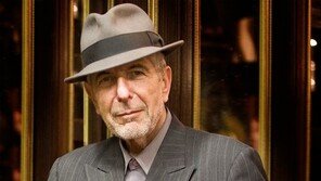 ‘음유시인’ 레너드 코언, 자택서 별세…향년 82세