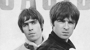 록밴드 ‘오아시스’ 영상에 객석은 떼창으로 화답