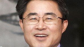 최경환 “박근혜·최순실·김기춘·우병우·최경환 ‘병신5적’ 단죄해야”…朴대통령 퇴진 촉구