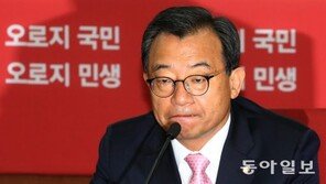 이정현 “호랑이에 12번 물려가도 정신 차리면…피땀 흘려 만든 당, 해체 발언 자제해야”