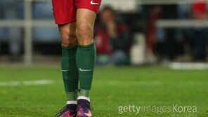 호날두 멀티골…포르투갈, 유럽예선 3연승
