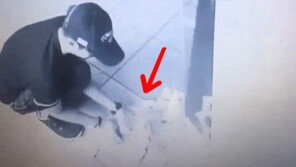 [영상]현금인출기 오류로 지폐가 ‘우수수’… ‘잭팟’ 터진 男, 누구?