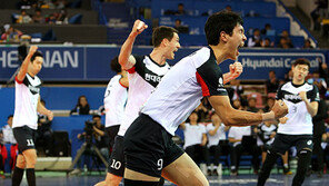 현대캐피탈 역전승, 문성민·톤 역할분담 완벽했다