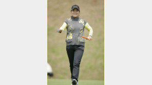 필드-강단 넘나드는 정일미 교수, 챔피언스투어 ‘2년 연속 상금왕’