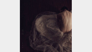 ‘유리’ 발매 김윤아 “일상에 날카로운 위안이 되었으면 좋겠다”